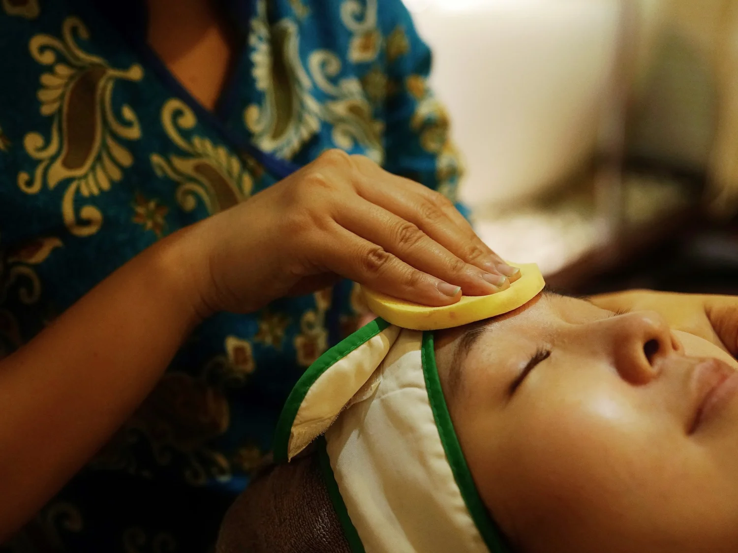 5 Kelebihan Diamond Microdermabrasion dari Perawatan yang Lain | Facial