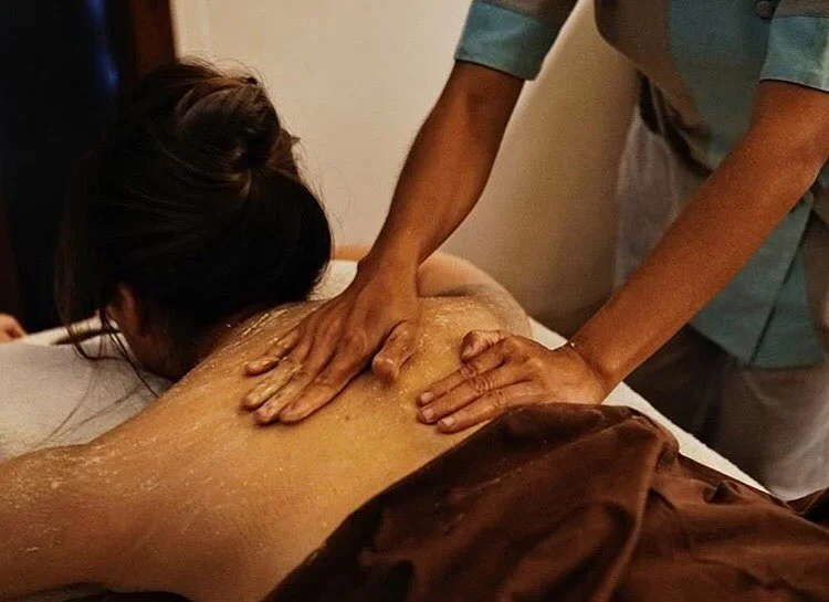Miliki Kulit Tubuh Putih Cerah dan Lembut dengan Perawatan Body Massage