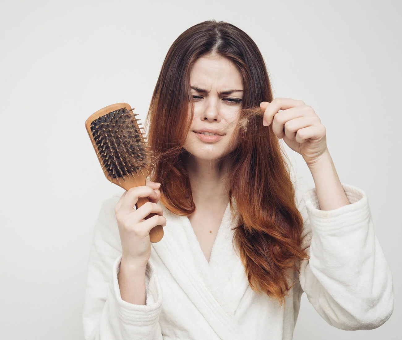 Mitos Seputar Rambut Rontok dan Beberapa Tips Cara Mengatasinya